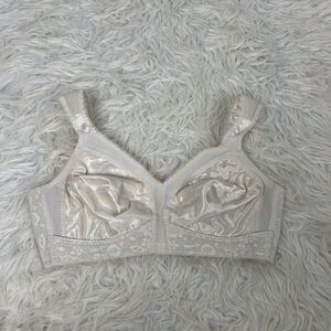 Vintage Playtex 18-Hour Bra Natural Beige Wireless Soft Cups Padded Straps 38C